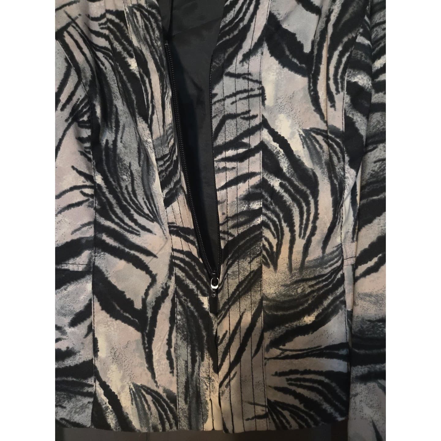 Molly & Maxx Petite Zebra Print Zip Front Blazer, Gray Black Jacket, Women's PS - Thumbnail 6