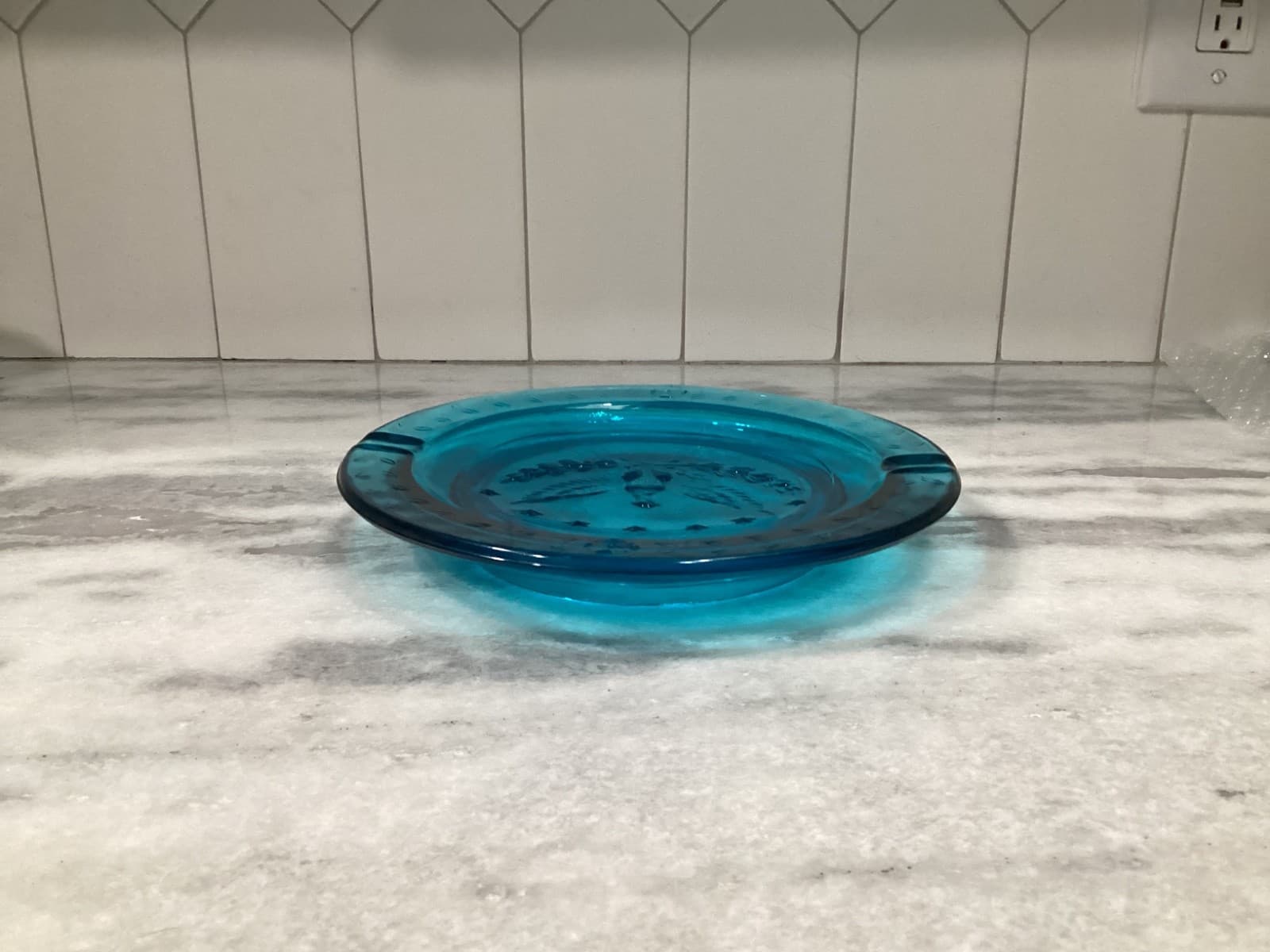 Vintage L.E. Smith MCM Heritage Blue Glass Embossed American Eagle Ashtray - Thumbnail 7