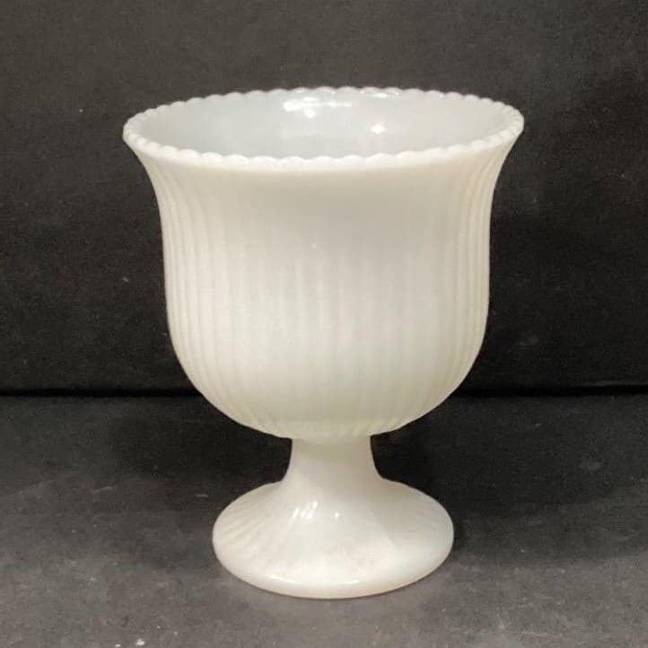 Vintage E.O. Brody Co. USA M3000 White Milk Glass Ribbed Pedestal Vase 6.5" - Thumbnail 8