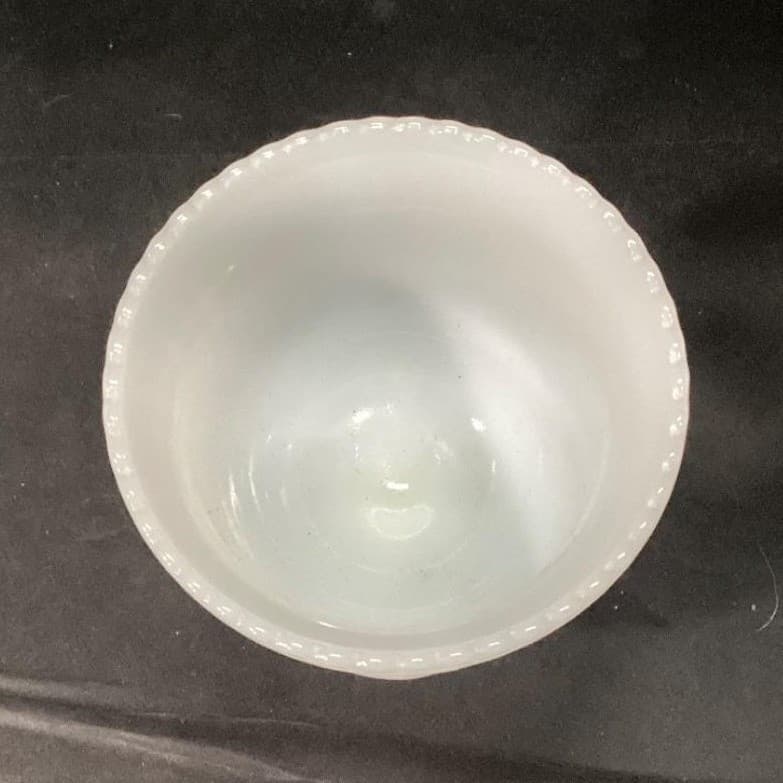 Vintage E.O. Brody Co. USA M3000 White Milk Glass Ribbed Pedestal Vase 6.5" - Thumbnail 3