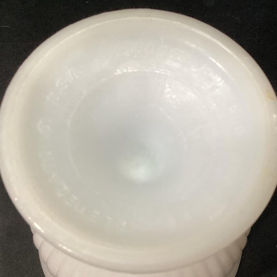 Vintage E.O. Brody Co. USA M3000 White Milk Glass Ribbed Pedestal Vase 6.5" - Thumbnail 5