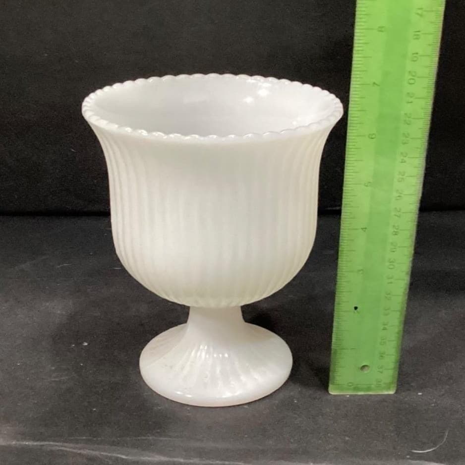 Vintage E.O. Brody Co. USA M3000 White Milk Glass Ribbed Pedestal Vase 6.5" - Thumbnail 6