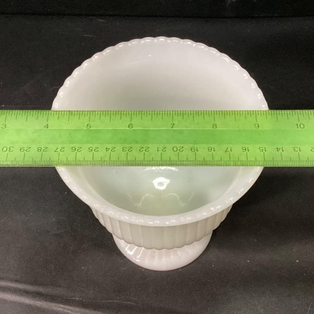 Vintage E.O. Brody Co. USA M3000 White Milk Glass Ribbed Pedestal Vase 6.5" - Thumbnail 7