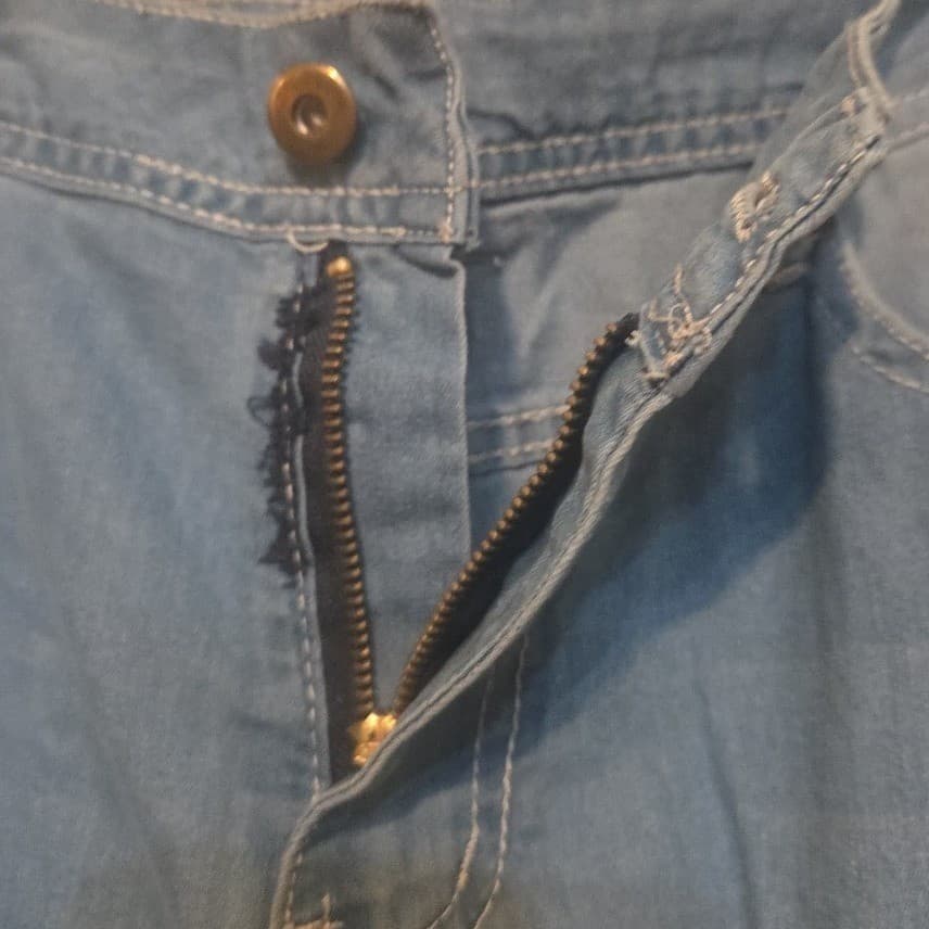 Light Wash Bootcut Jeans with Embroidered Back Pockets. Woman's Medium, Vintage - Thumbnail 5