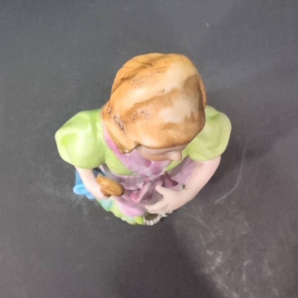 Capodimonte Porcelain Lady Figurine, Woman With Parasol, Umbrella Sculpture - Thumbnail 7