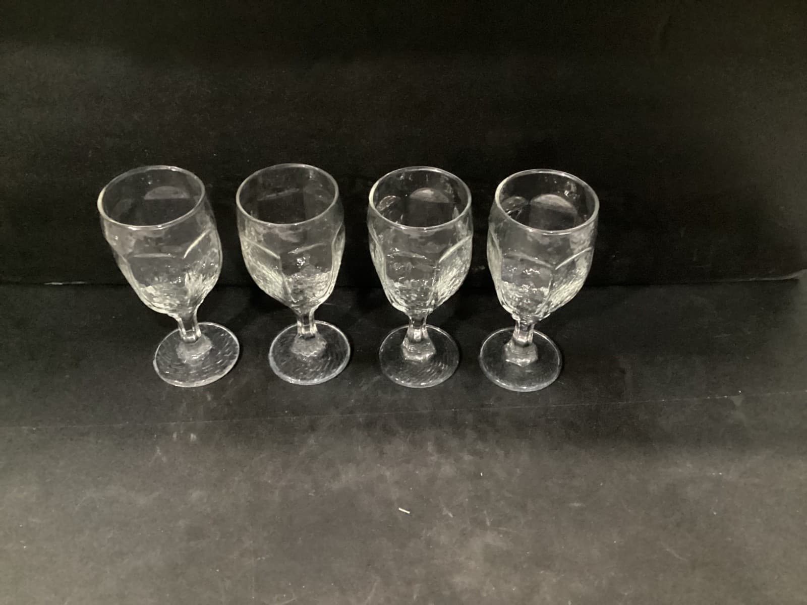 Libbey Chivalry Clear 6.25” Water Wine Goblets Textured Glass Set Of 4 - Thumbnail 7