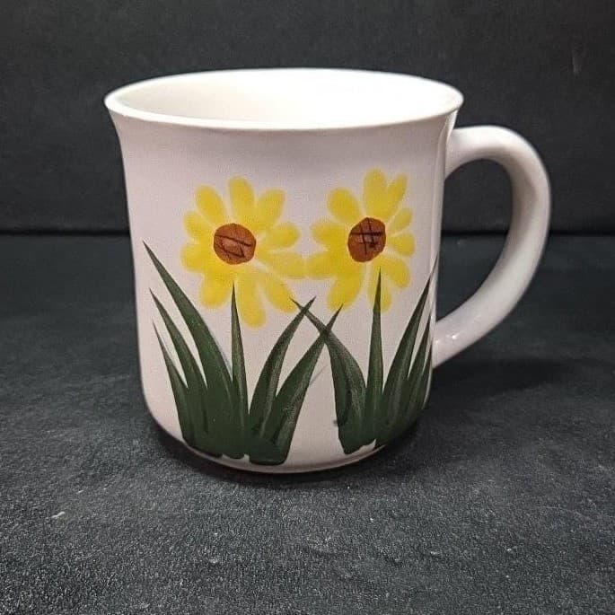 Sunflower Retro Ceramic Mug, Mid Century Coffee Cup, Yellow Floral Kitchen Decor - Thumbnail 2