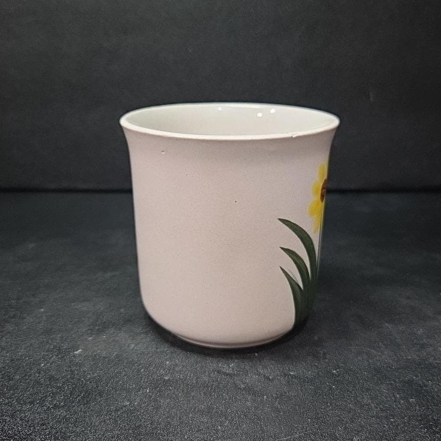 Sunflower Retro Ceramic Mug, Mid Century Coffee Cup, Yellow Floral Kitchen Decor - Thumbnail 3
