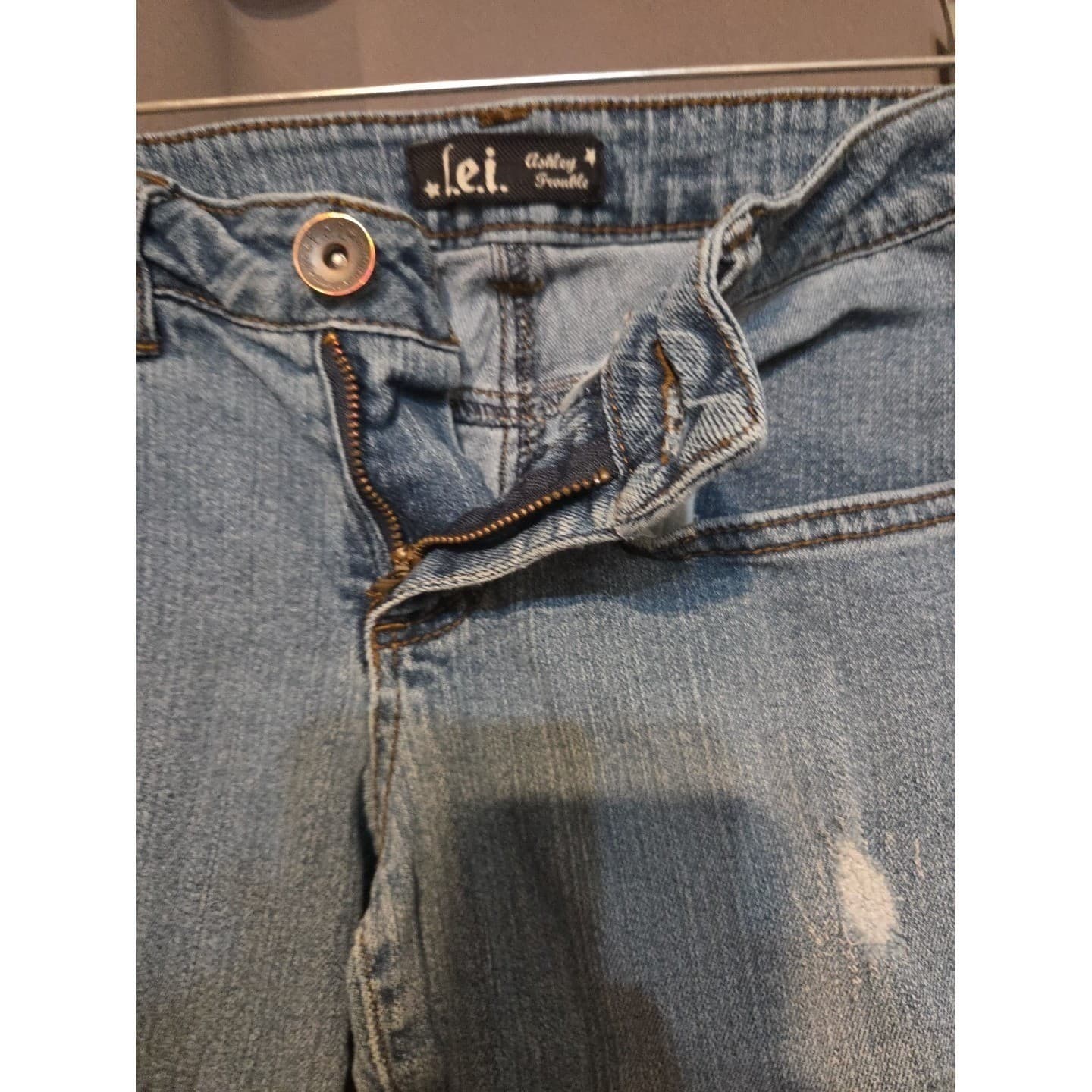 LEI Ashley Trouble Light Wash Distressed Bootcut Jeans, Women's Junior Size 7 - Thumbnail 5
