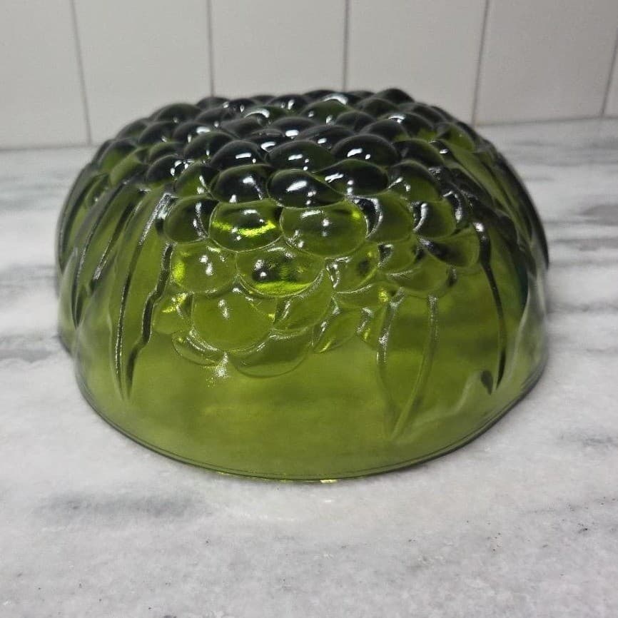 Indiana Glass Avocado Green Serving Bowl, Grape Mid Century Dish Centerpiece - Thumbnail 9