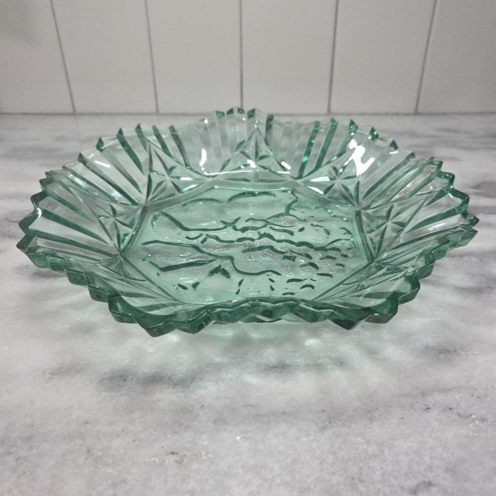 Federal Glass Pioneer Green Carnival Serving Bowl, Ruffled Edge Dish Centerpiece - Thumbnail 2