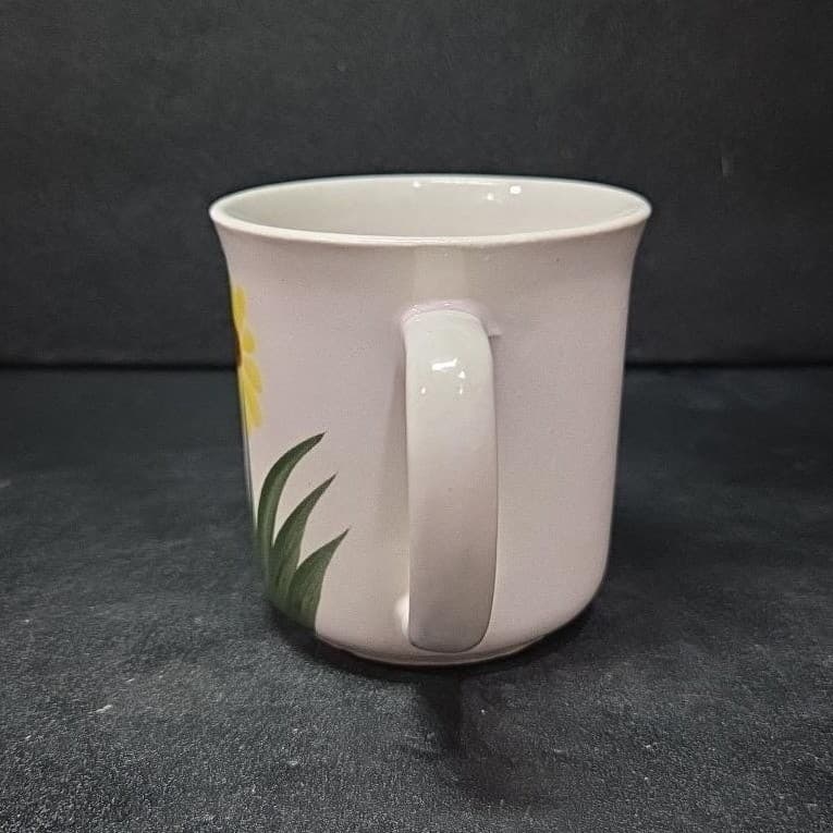 Sunflower Retro Ceramic Mug, Mid Century Coffee Cup, Yellow Floral Kitchen Decor - Thumbnail 4