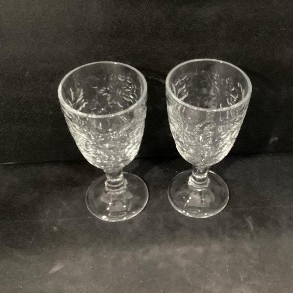 Princess House Fantasia Footed Wine Goblets, Set of 2, Vintage Etched Stemware - Thumbnail 3