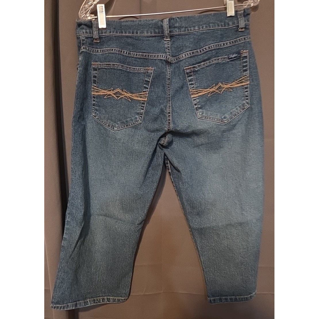 Duplex by Tyte Denim Capri Jeans, Woman's Size 12, Medium Wash Embroidered Blue - Thumbnail 4