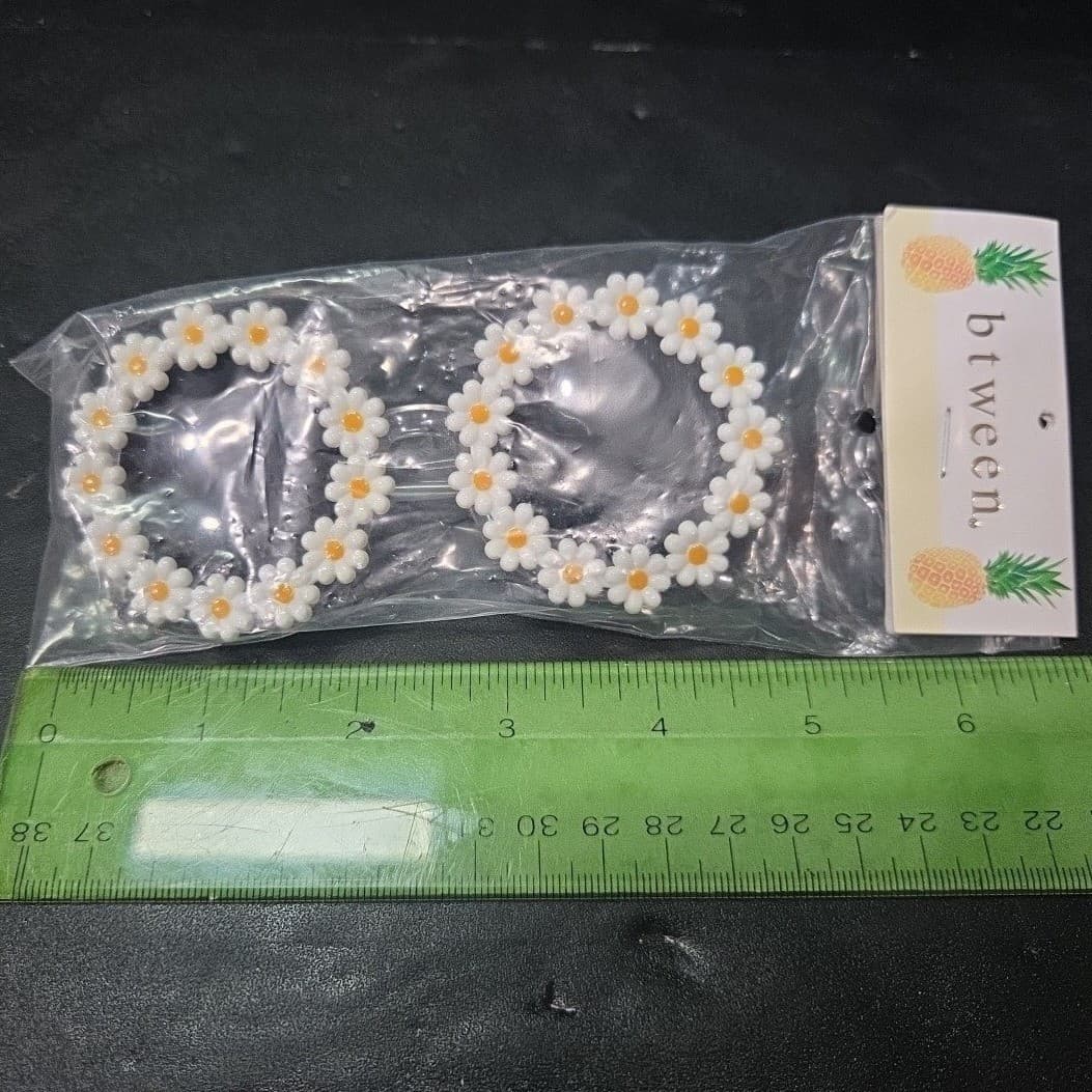 Btween Kids Daisy Flower Round Sunglasses, White Yellow Floral Clear Frame, NWT - Thumbnail 4