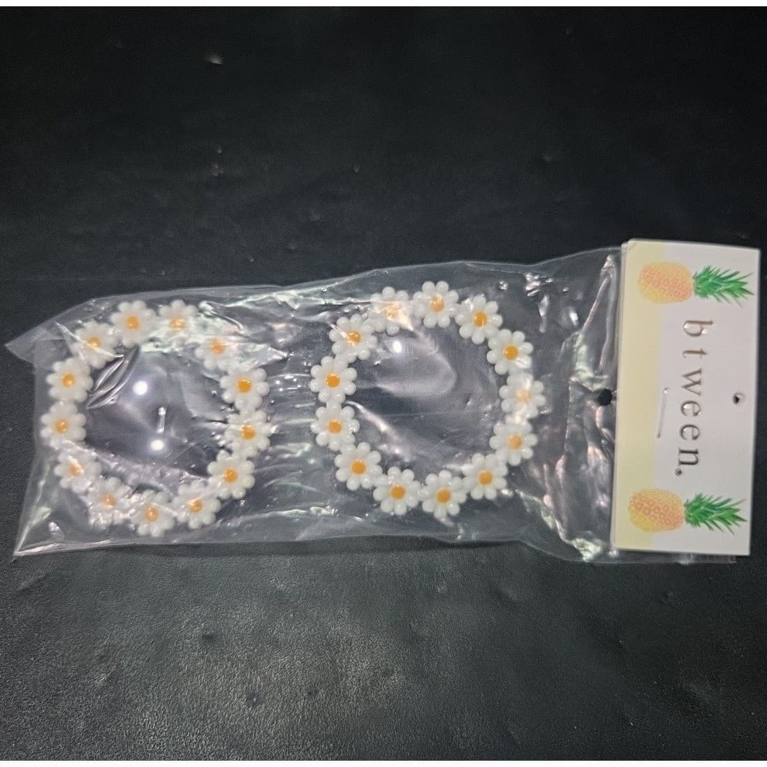 Btween Kids Daisy Flower Round Sunglasses, White Yellow Floral Clear Frame, NWT - Thumbnail 2
