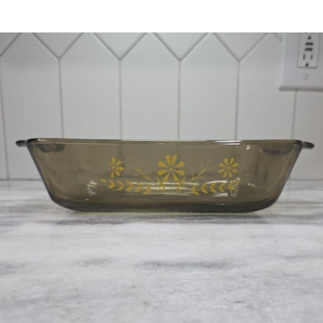 Glasbake Jeanette Smoke Casserole Dish, Vtg Yellow Daisies Design, Kitchenware - Thumbnail 2