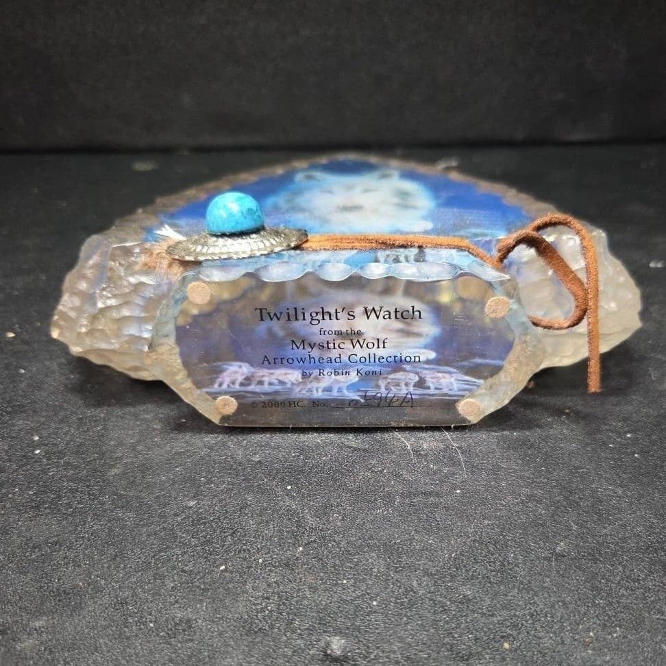 Hamilton Collection Twilights Watch Figurine, Mystic Wolf Arrowhead Collection - Thumbnail 7