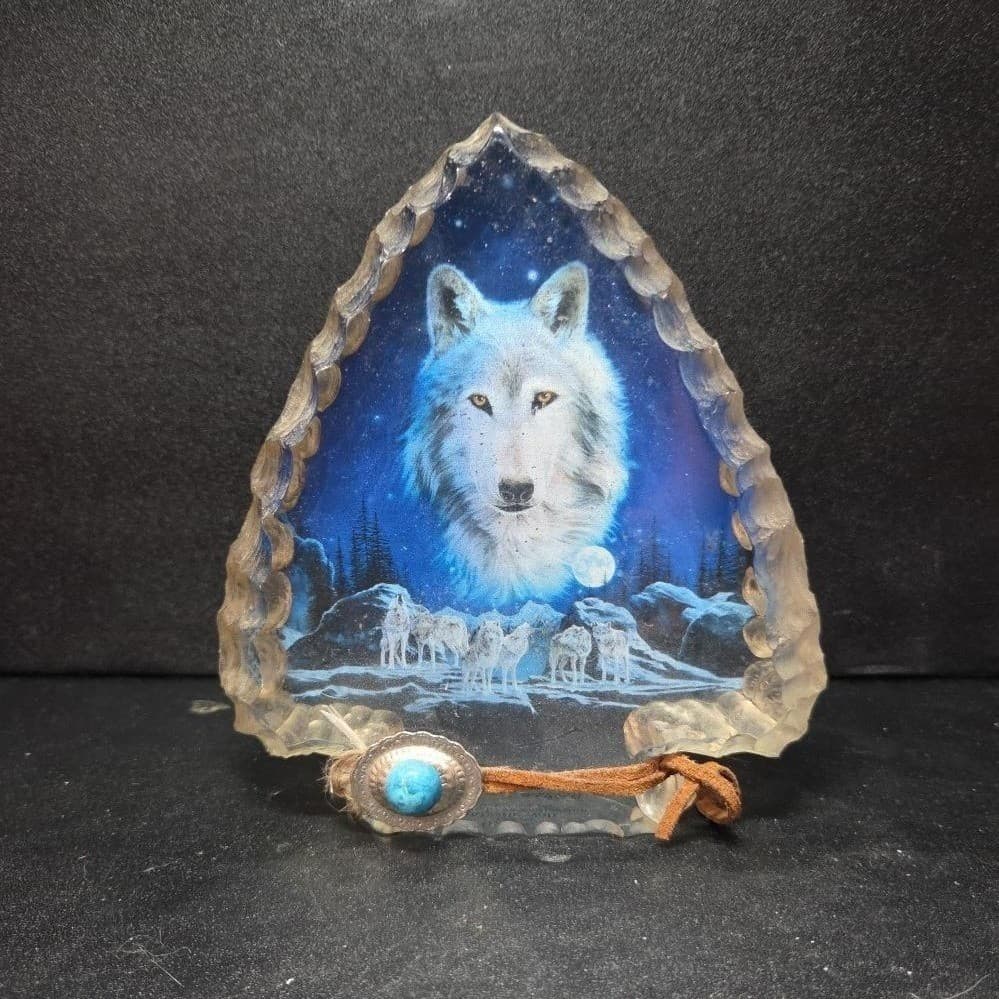 Hamilton Collection Twilights Watch Figurine, Mystic Wolf Arrowhead Collection - Thumbnail 2