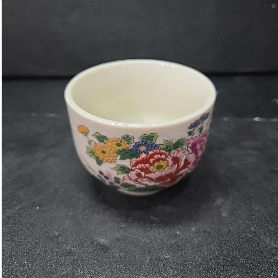 Japanese Floral Design Sake Tea Cup, Vintage Replacement Porcelain Ochoko - Thumbnail 6