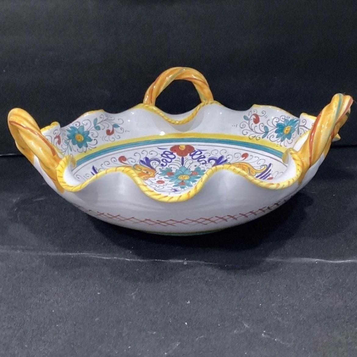 Italian Hand-Painted Maiolica Bowl, Raffaellesco Style, Twisted Handle - Thumbnail 9