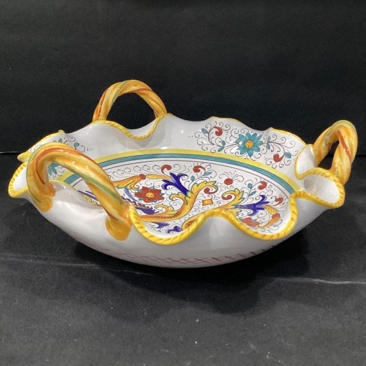 Italian Hand-Painted Maiolica Bowl, Raffaellesco Style, Twisted Handle - Thumbnail 11