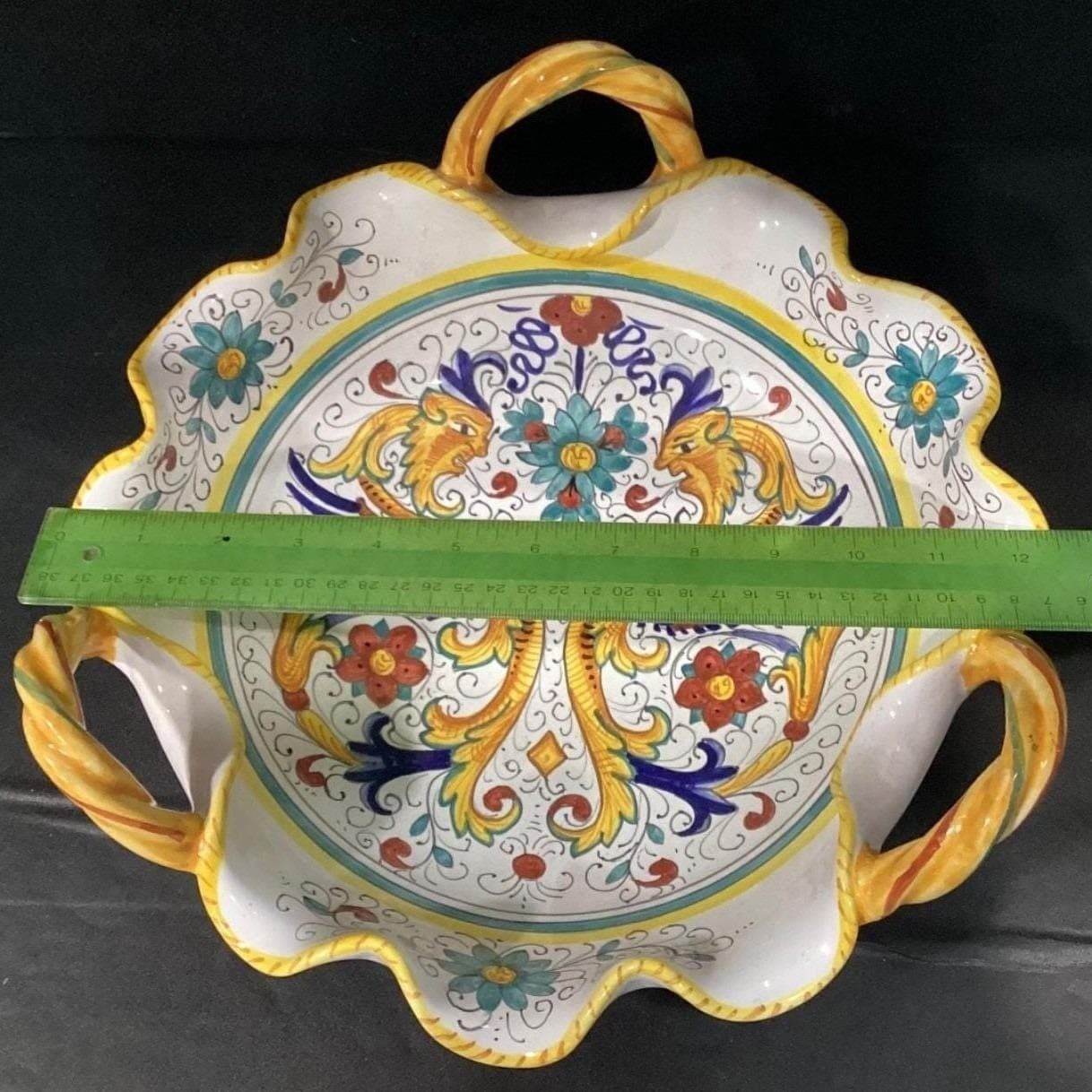 Italian Hand-Painted Maiolica Bowl, Raffaellesco Style, Twisted Handle - Thumbnail 2