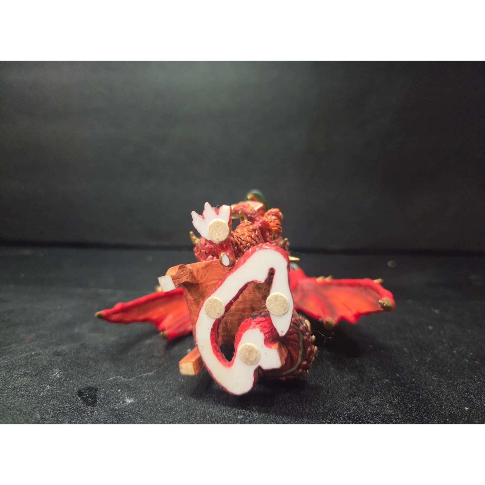 Hamilton Collection Holdin' Harry Dragon Figurine, Hold 'Em Or Fold 'Em, Flaw - Thumbnail 8