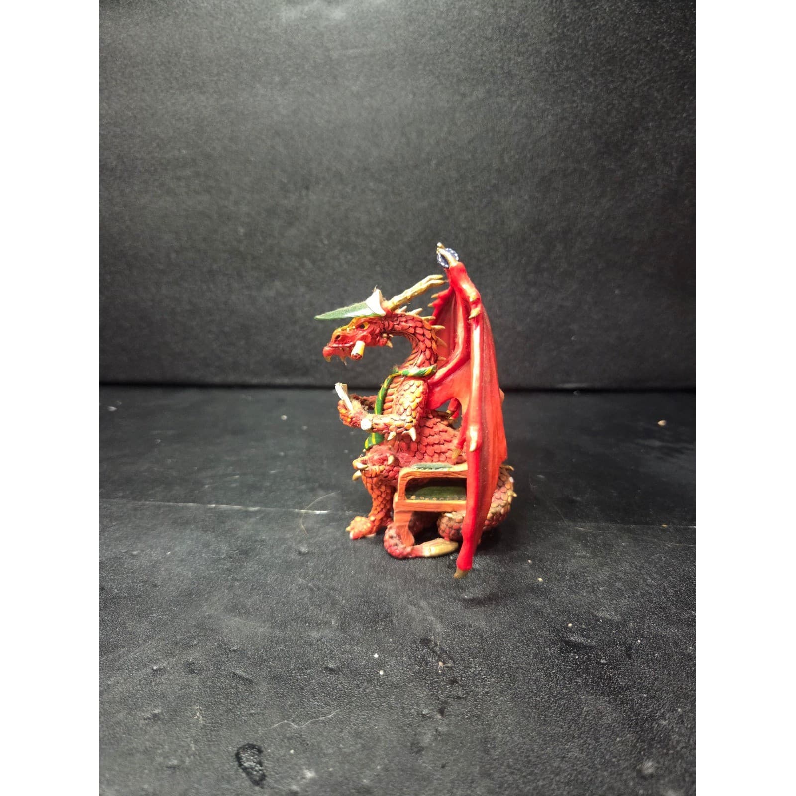 Hamilton Collection Holdin' Harry Dragon Figurine, Hold 'Em Or Fold 'Em, Flaw - Thumbnail 3