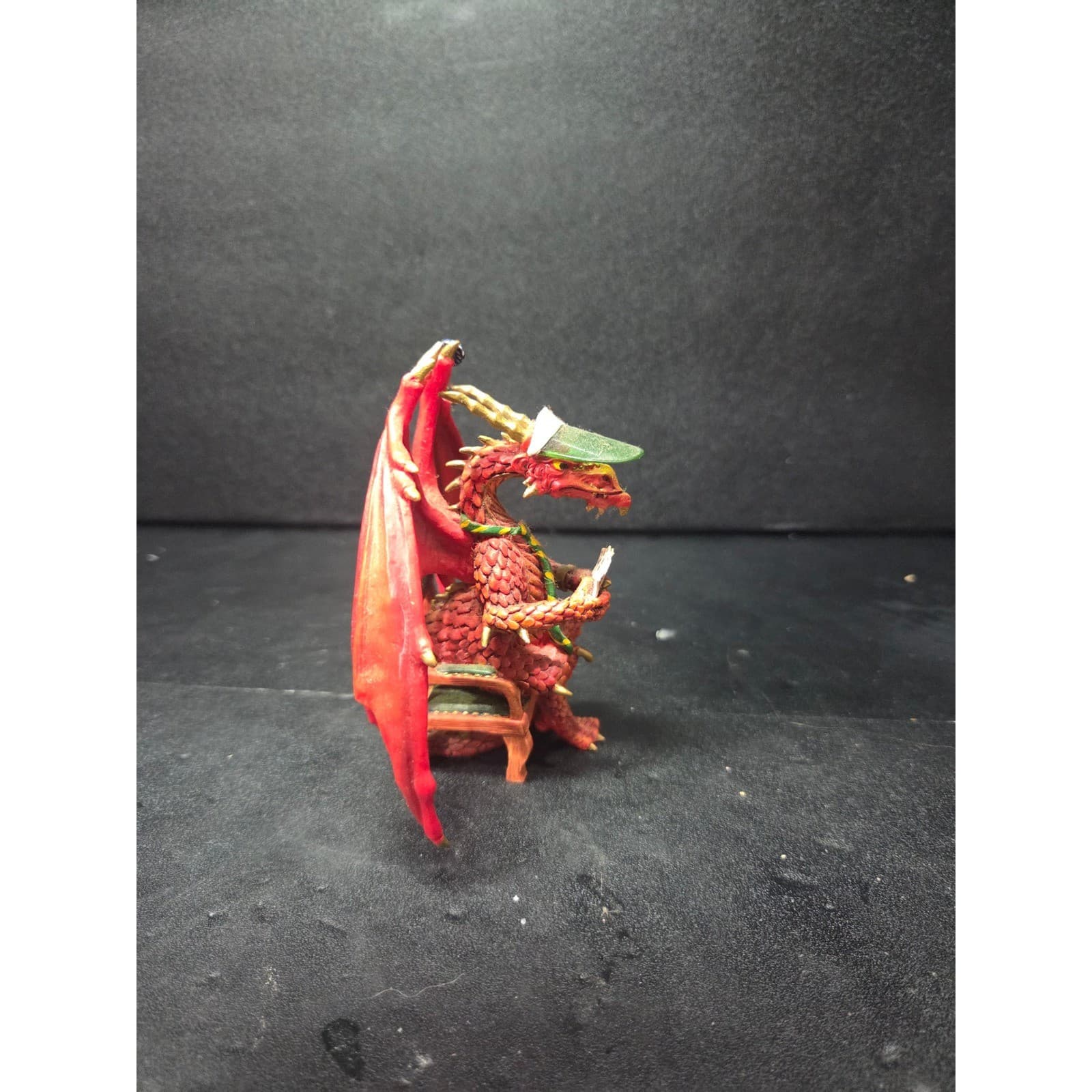 Hamilton Collection Holdin' Harry Dragon Figurine, Hold 'Em Or Fold 'Em, Flaw - Thumbnail 5