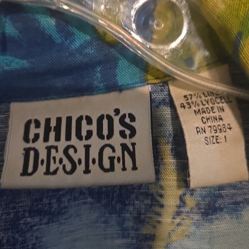 Chicos Design Blue Tropical Floral Linen Short Sleeve Camp Shirt, Women's Size 1 - Thumbnail 5