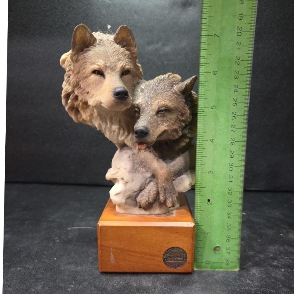 Mill Creek Studios Two Wolf Sculpture, Face To Face by Randall Reading Figurine - Thumbnail 10