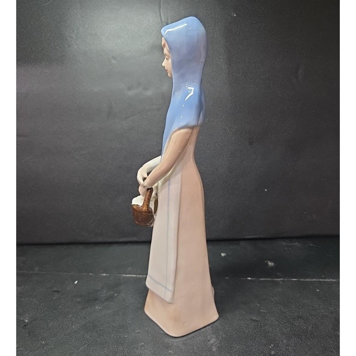 Lladro Style Porcelain Lady Carrying Basket Figurine, Vintage Replacement Statue - Thumbnail 7