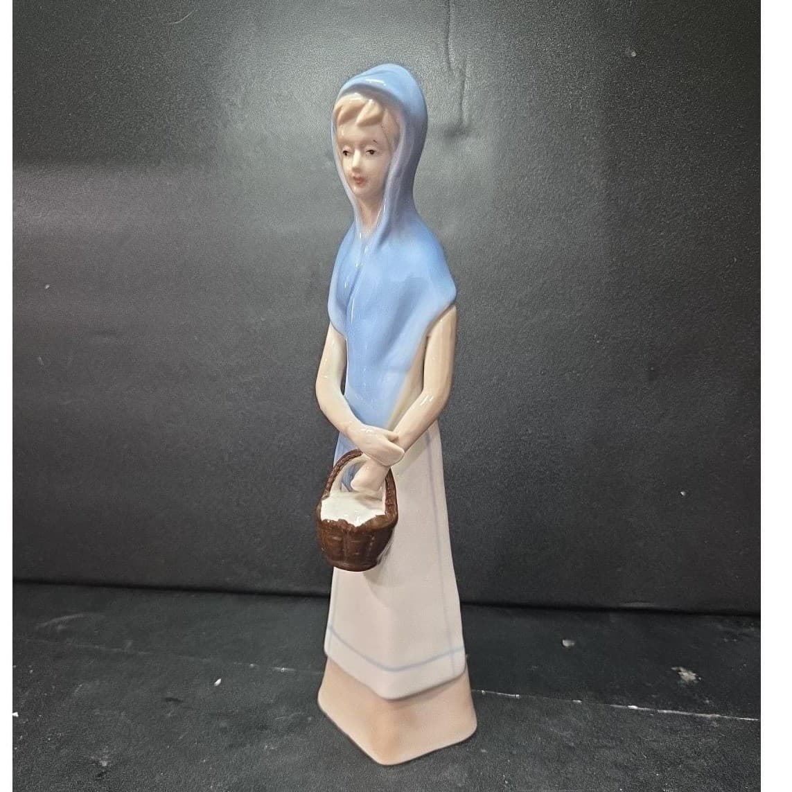 Lladro Style Porcelain Lady Carrying Basket Figurine, Vintage Replacement Statue - Thumbnail 3