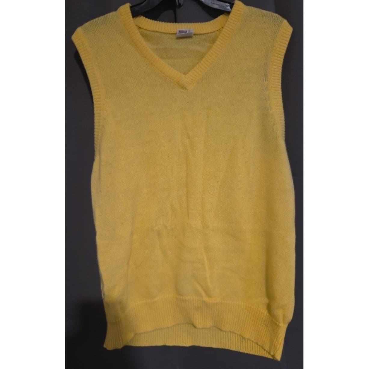 Montgomery Ward Yellow V-Neck Sweater Vest, Woman's XL, Vtg 100% Virgin Acrylic - Thumbnail 3