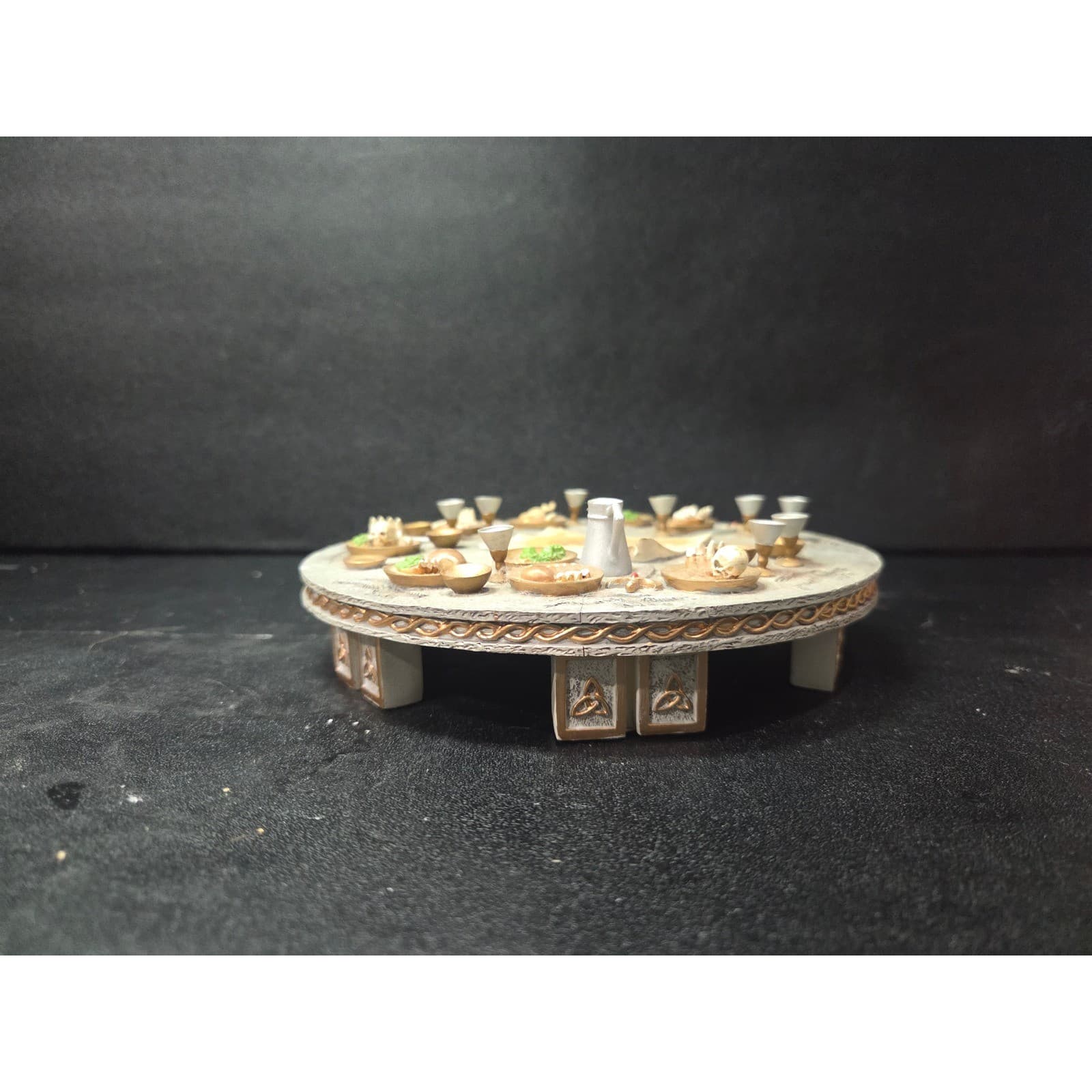 Hamilton Collection Crescent Moon Table Knights of the Dragon's Round Table Flaw - Thumbnail 5