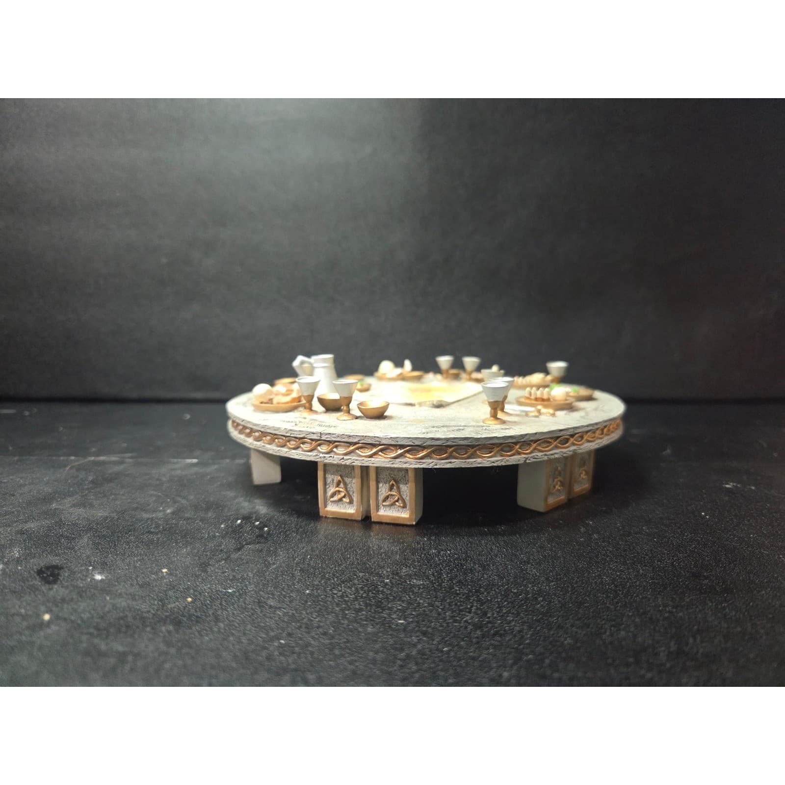 Hamilton Collection Crescent Moon Table Knights of the Dragon's Round Table Flaw - Thumbnail 4