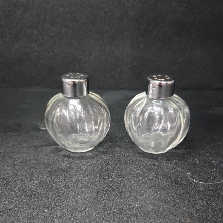 Clear Glass Salt & Pepper Shakers, Vintage Melon Ribbed Design, MCM Tableware - Thumbnail 5