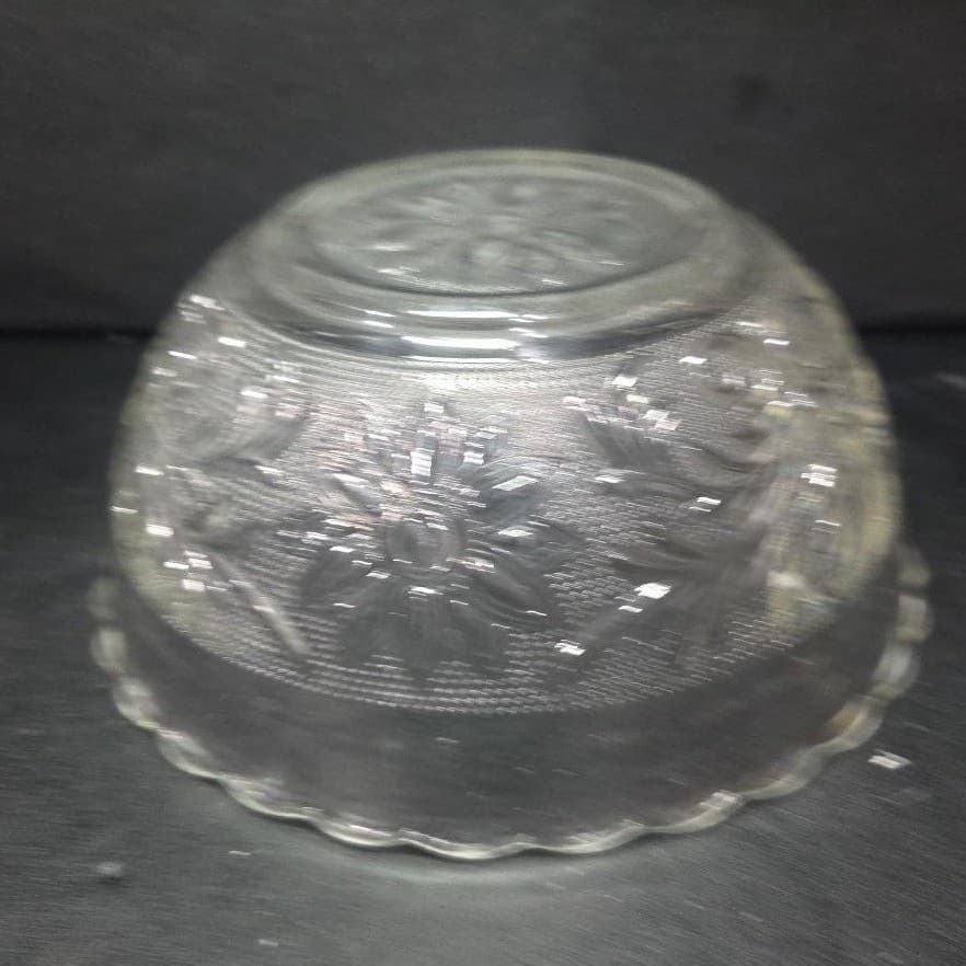 Anchor Hocking Clear Sunflower Serving Bowl, Vintage Pressed Glass Centerpiece - Thumbnail 10