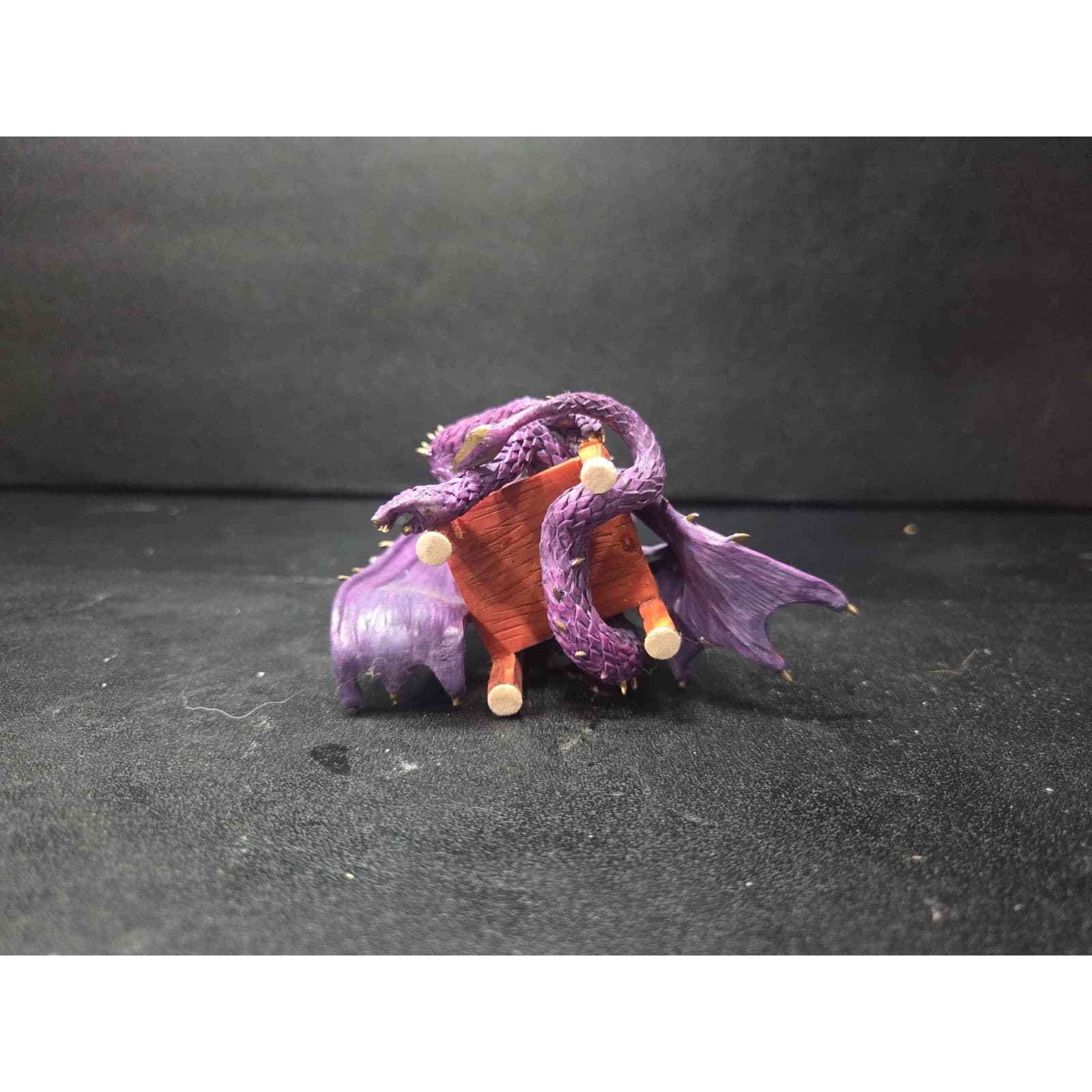 Hamilton Collection Poker Face Ace Dragon Figurine, Hold 'Em Or Fold 'Em Design - Thumbnail 7