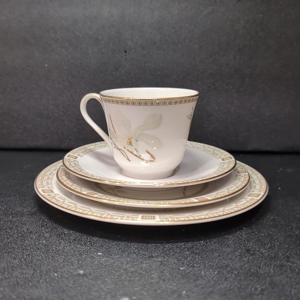 Royal Doulton White Nile Four Piece Place Setting, Vintage Fine China Tableware - Thumbnail 2
