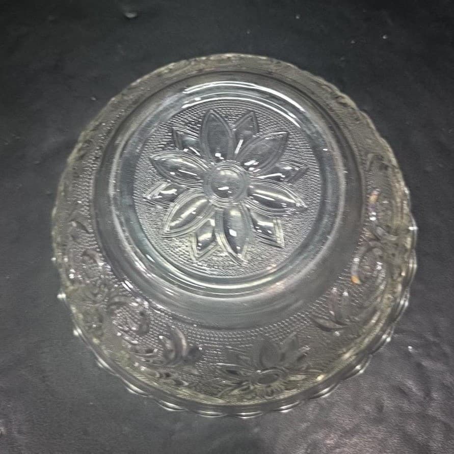 Anchor Hocking Clear Sunflower Serving Bowl, Vintage Pressed Glass Centerpiece - Thumbnail 4