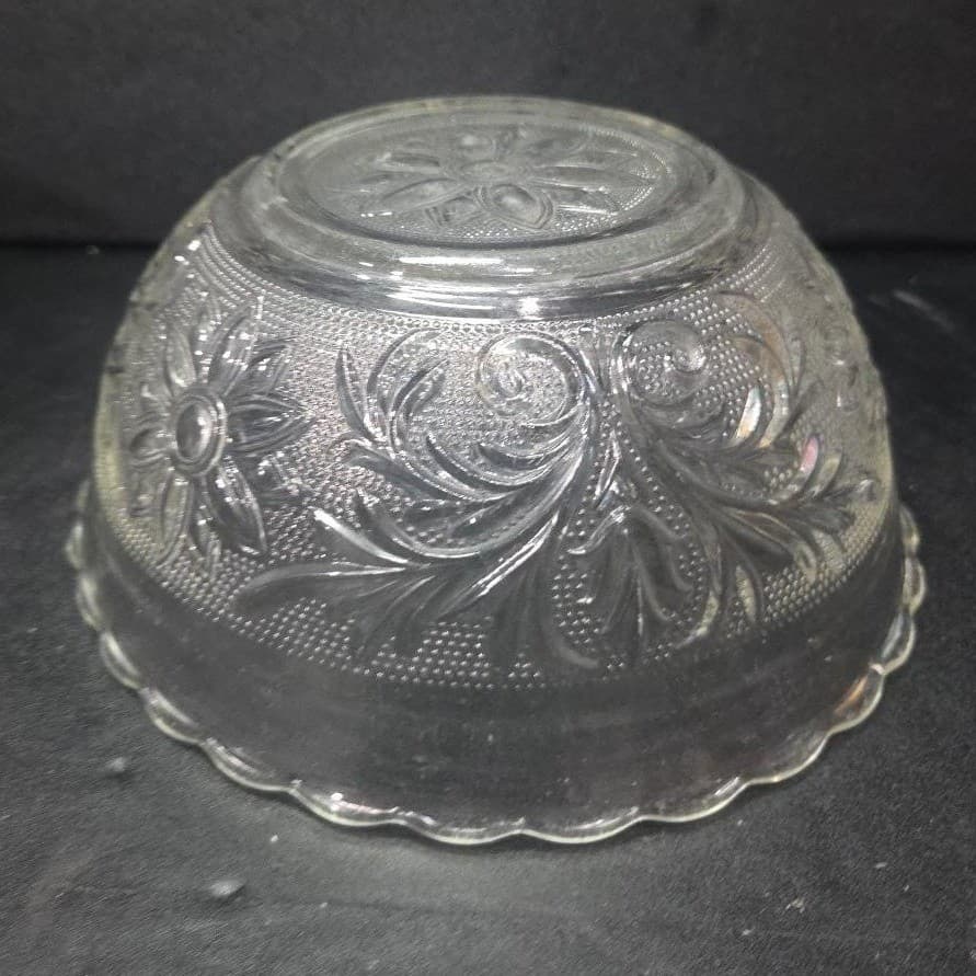 Anchor Hocking Clear Sunflower Serving Bowl, Vintage Pressed Glass Centerpiece - Thumbnail 8