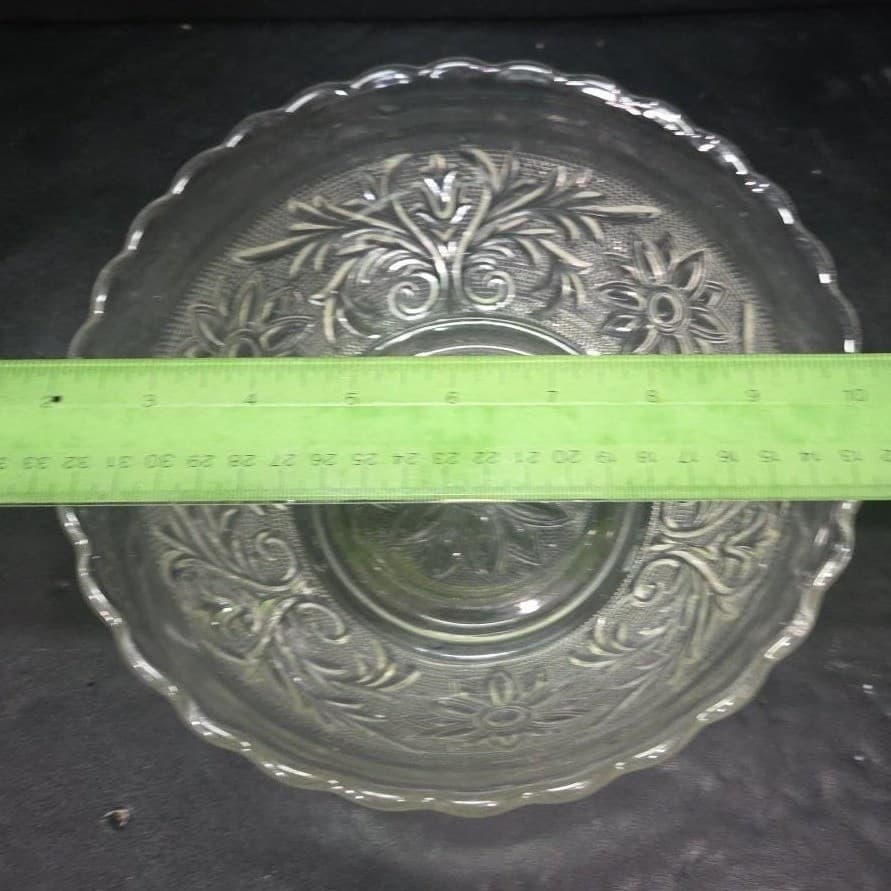 Anchor Hocking Clear Sunflower Serving Bowl, Vintage Pressed Glass Centerpiece - Thumbnail 5