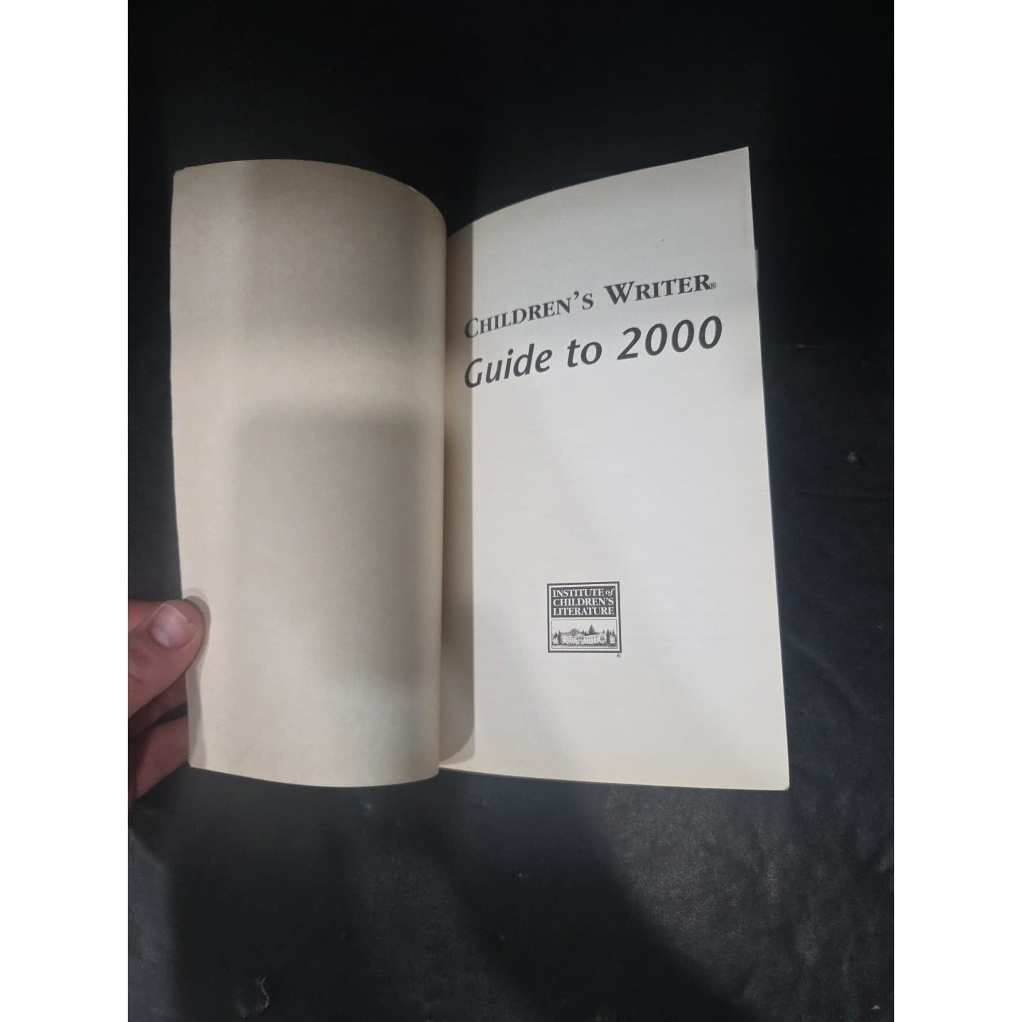 Children's Writer Guide to 2000 by Institute of Children's Literature, Paperback - Thumbnail 2