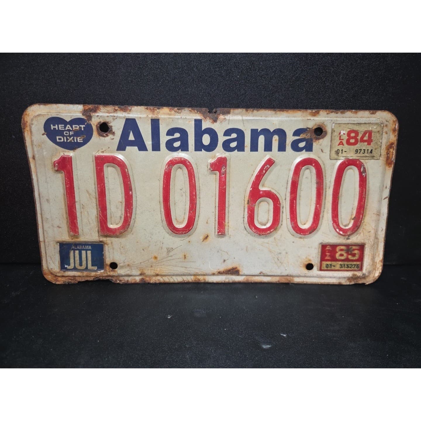 Alabama License Plate 1D 01600, Vintage 1985 Heart of Dixie, Rusted Patina