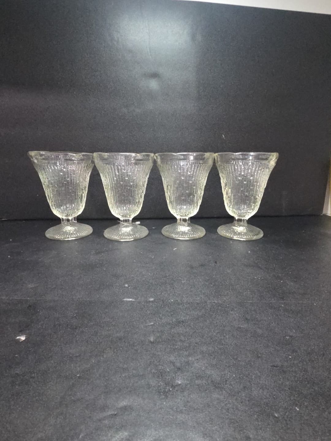 Jeannette Finlandia Bark Ice Cream Goblets, Set of 4 Parfait, Icicle Glassware - Thumbnail 2