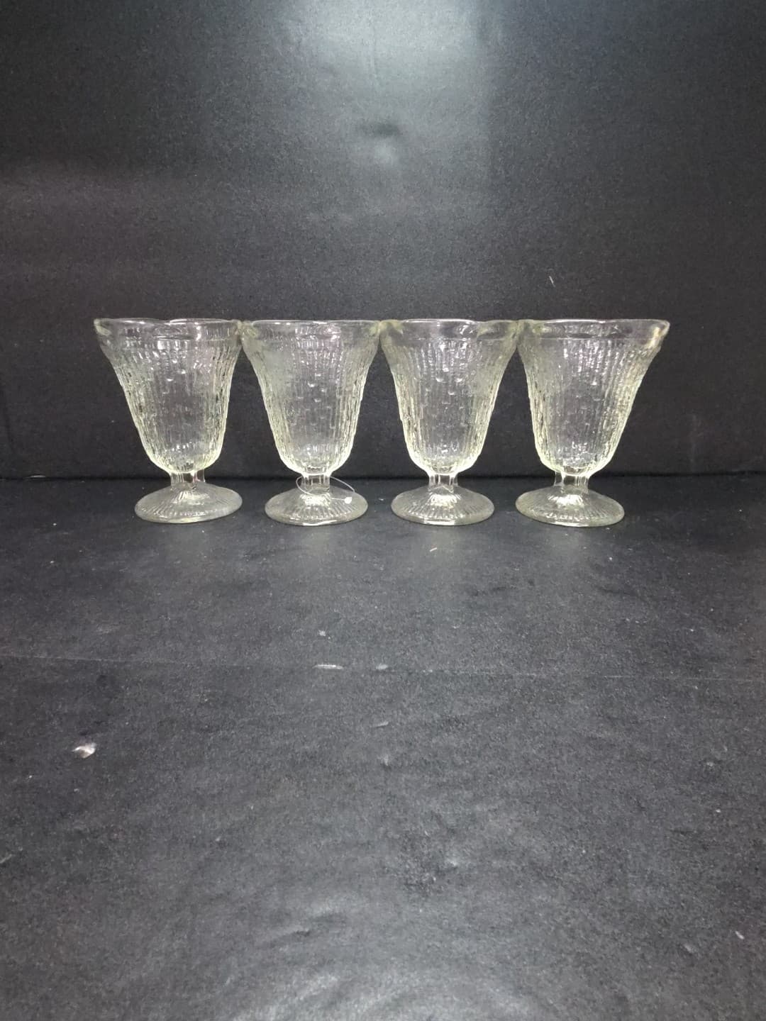 Jeannette Finlandia Bark Ice Cream Goblets, Set of 4 Parfait, Icicle Glassware - Thumbnail 3