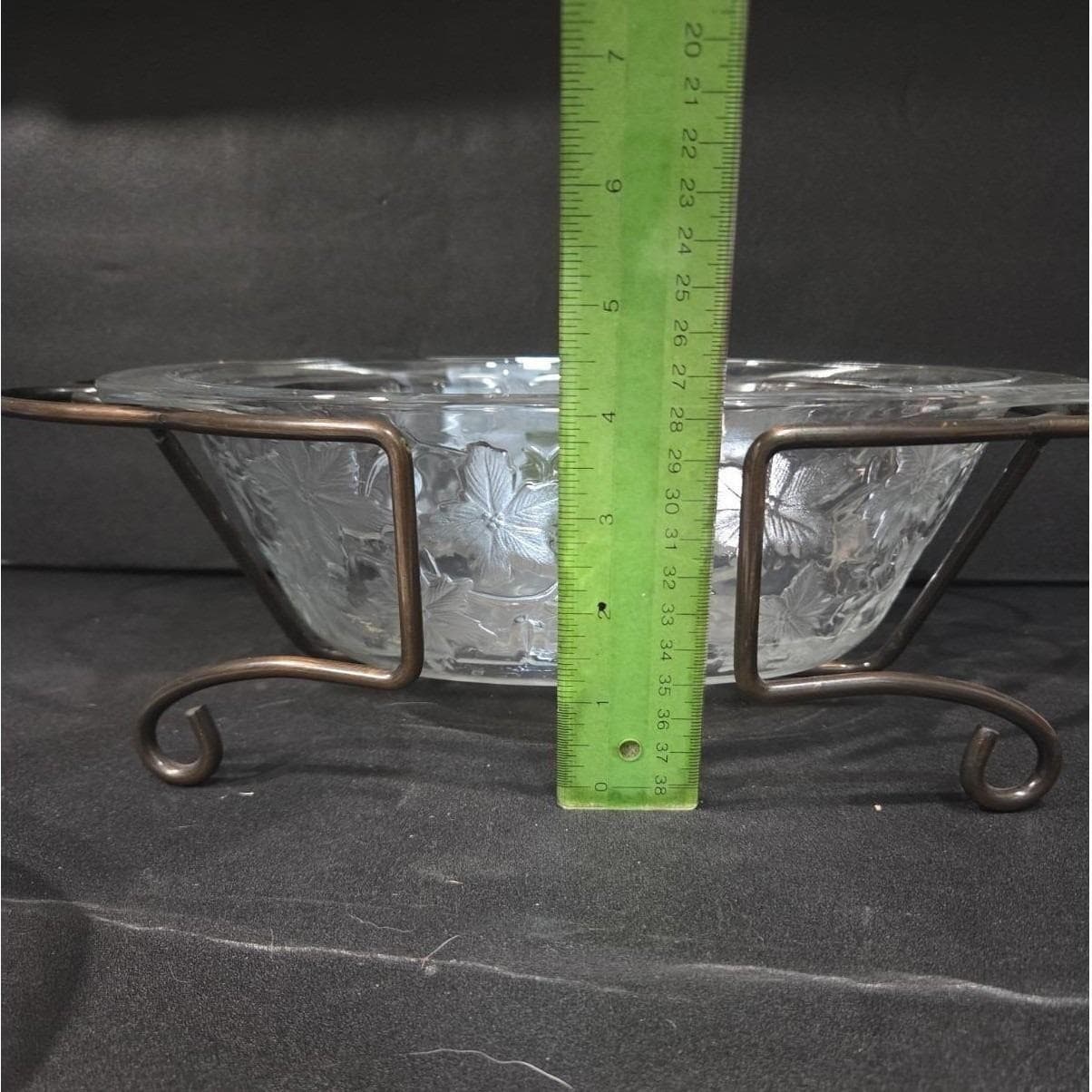 Princess House Crystal Fantasia 3 Qt Covered Casserole Baker w/ Lid & Stand - Thumbnail 2
