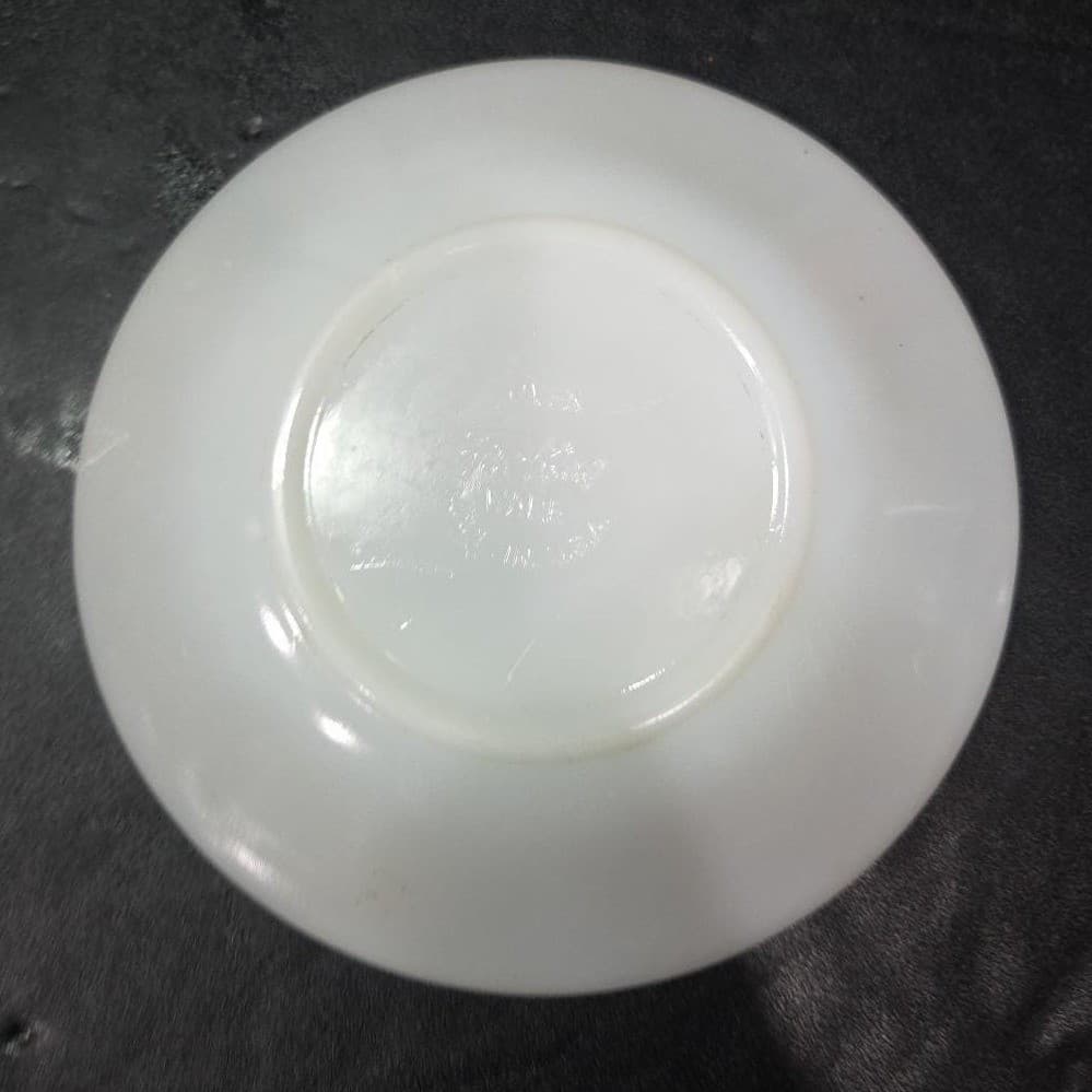 Anchor Hocking Fire King Milk Glass Saucers, Set of 4, Off White Dinnerware - Thumbnail 4